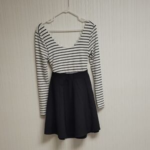 Guess Los Angeles Striped Black and White Long Sleeve Dress Fit And Flare XS New